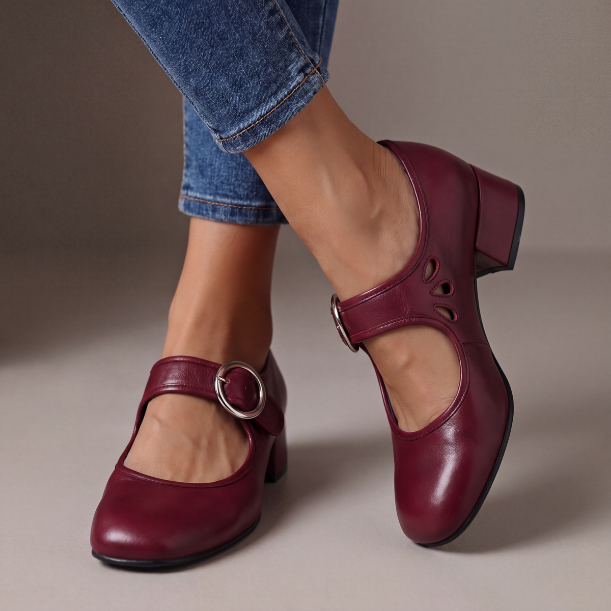 Marion | Comfortable Pumps with Straps and a Wide Heel
